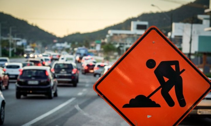 Pista da SC-401 Norte será interditada a partir de segunda para recuperação do sistema de drenagem