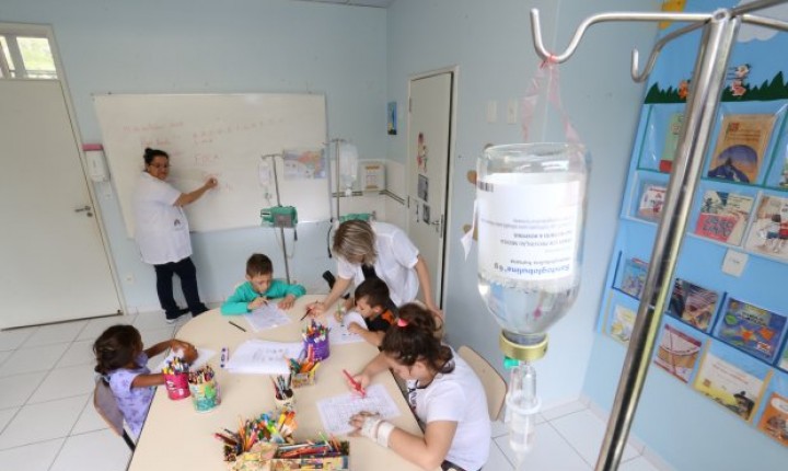 Atendimento escolar a pacientes internados no Hospital Infantil completa 20 anos
