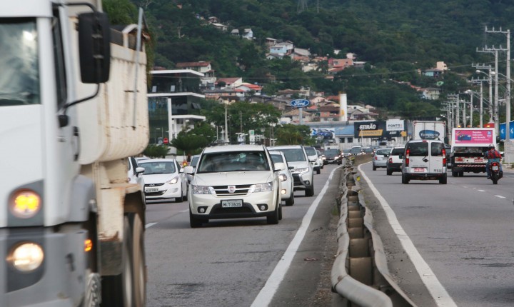 Obra de reconstrução do sistema de drenagem da SC-401 Norte é iniciada sem interdição de pista