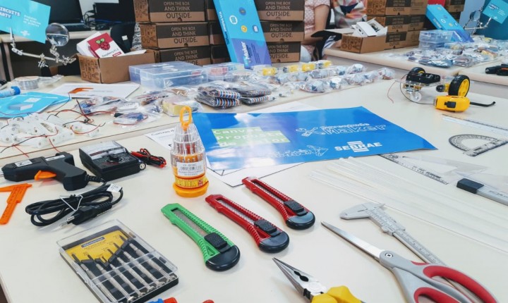Prefeitura de Florianópolis recebe kits tecnológicos do Sebrae para setores da Educação