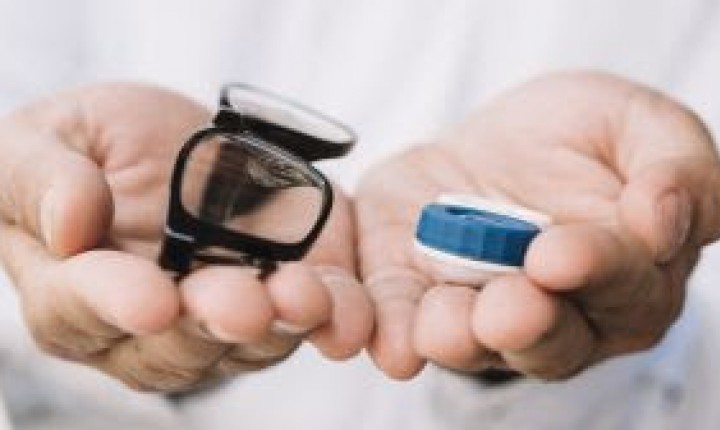Redobre os cuidados com a higienização dos óculos e lentes de contato em tempo de coronavírus