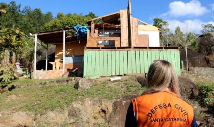 Atingidos pelo ciclone: Estado atua na reconstrução dos municípios 