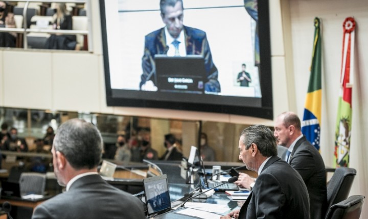 Impeachment 2: TJ revoga suspensão, mas votação fica para terça, 20