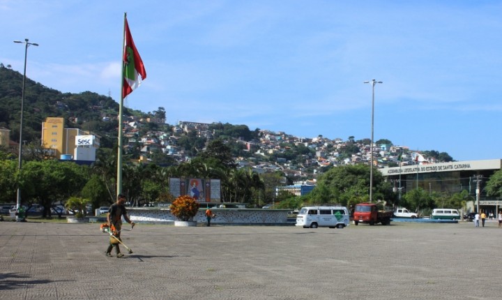 Praça dos Três Poderes: espaço é adotado pela Assembleia Legislativa de SC