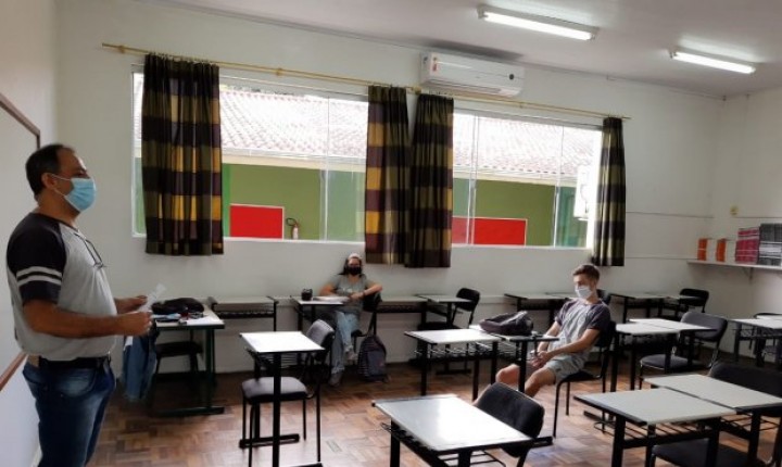 Volta às aulas: está autorizado o retorno das atividades presenciais em SC