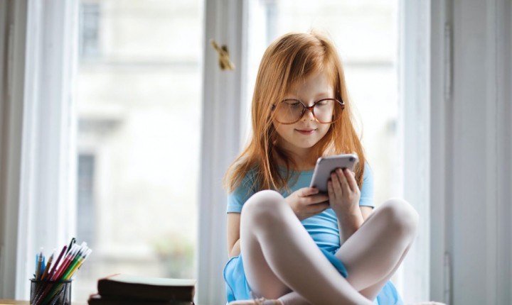 Cresce número de crianças que possuem smartphone próprio