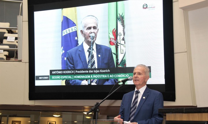 Koerich recebe homenagem na Alesc por ações de enfrentamento da pandemia