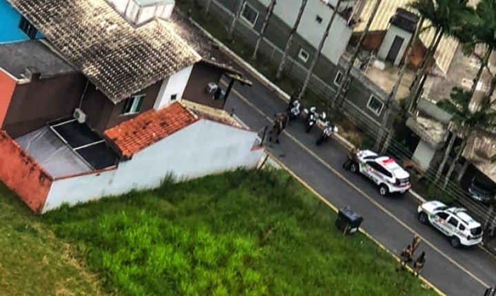 Youtuber simula assalto coletivo e é preso em SC