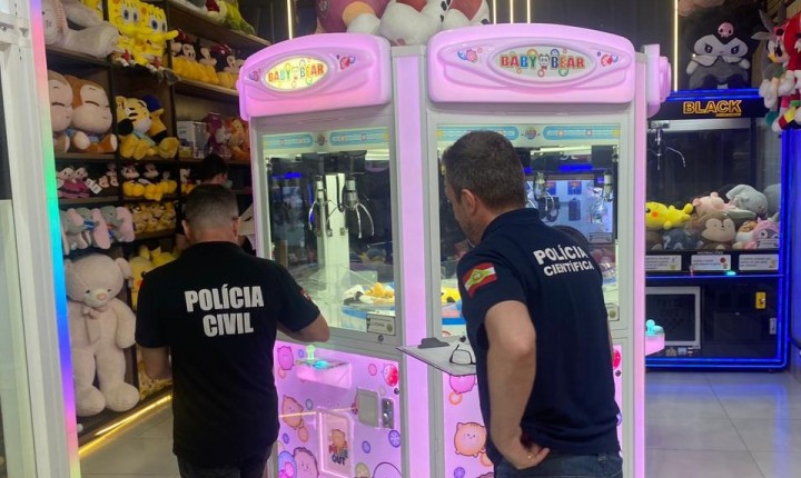 Fraude em máquinas de pelúcia é investigada pela Polícia Civil