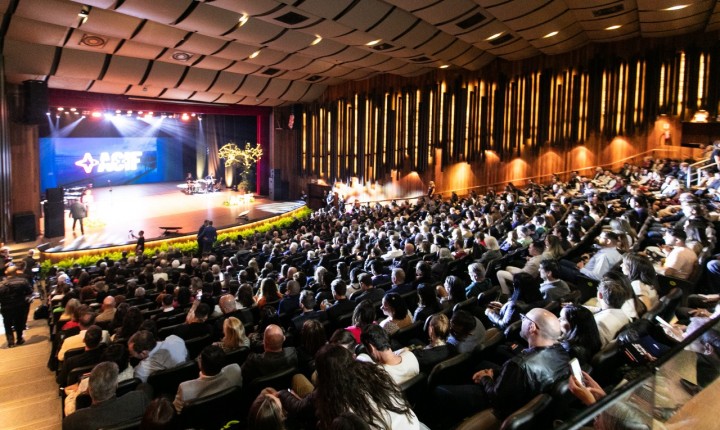  109 anos da ACIF: Evento que reuniu centenas de empresários e autoridades arrecadou cerca de 2 toneladas de alimentos para o RS