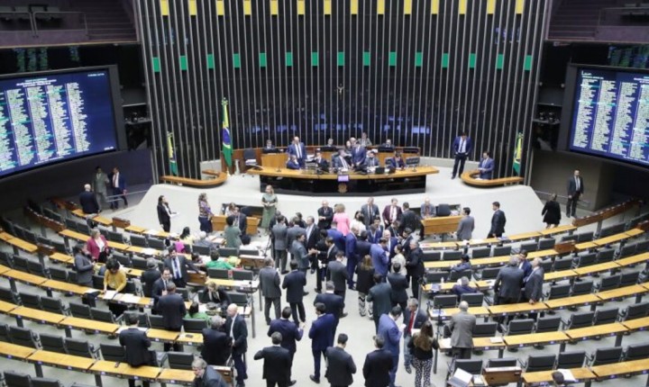Câmara conclui votação do Programa Mover e mantem taxa de importados até 50 dólares