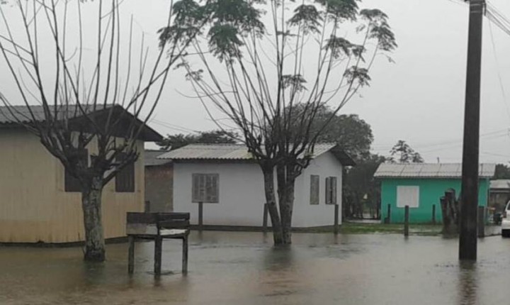 Defesa Civil de SC alerta para risco muito alto de deslizamentos em cidades do Extremo Sul