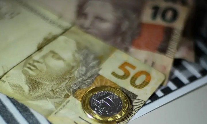 Manutenção da Selic elevada impõe desafios ao mercado de crédito brasileiro