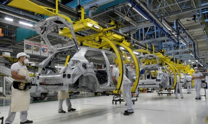 Produção industrial cai 0,9% em maio em relação à abril