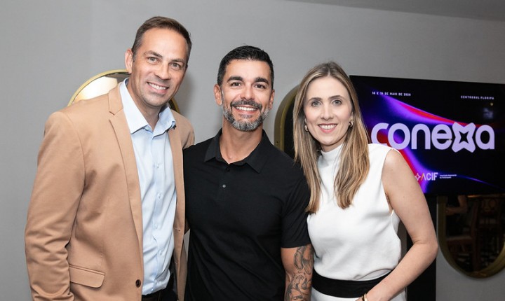 VARIEDADES : Críticas ao PIC de SC / A volta de Angela / Hurbana investirá em Joinville