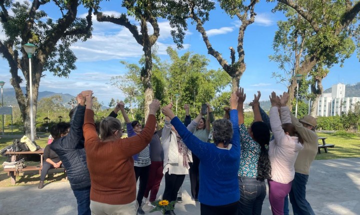 Idosos da EJA dançam no Jardim Botânico de Florianópolis
