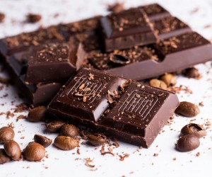 É possível comer chocolate sem engordar?