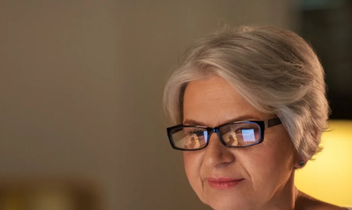 Idosos são mais suscetíveis a notificações tendenciosas