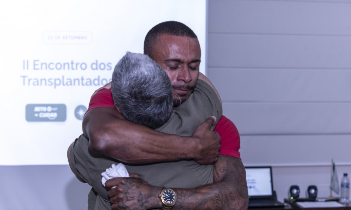 HOF promove encontro entre mãe de doador e receptores de córneas