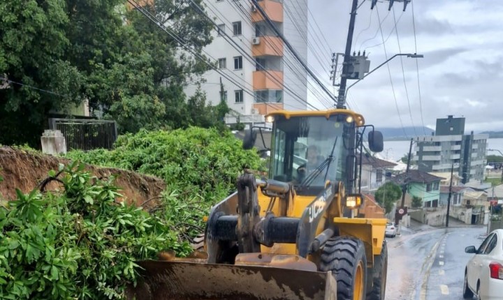 Força-tarefa segue para limpeza e recuperação em Floripa