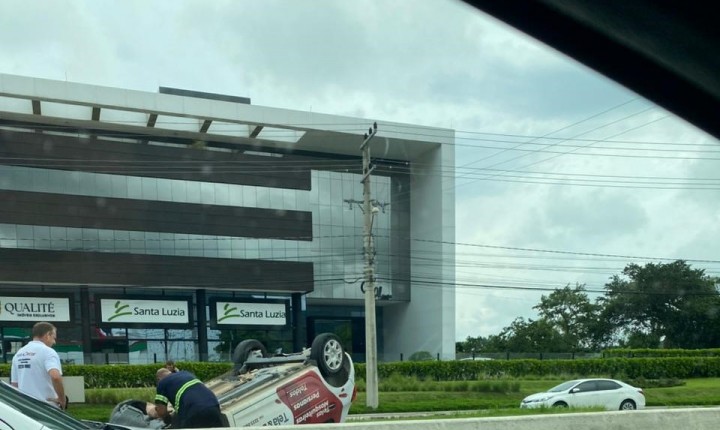 Trânsito em meia pista na SC-401 