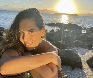 Cantora lança música inspirada nas mulheres de Floripa