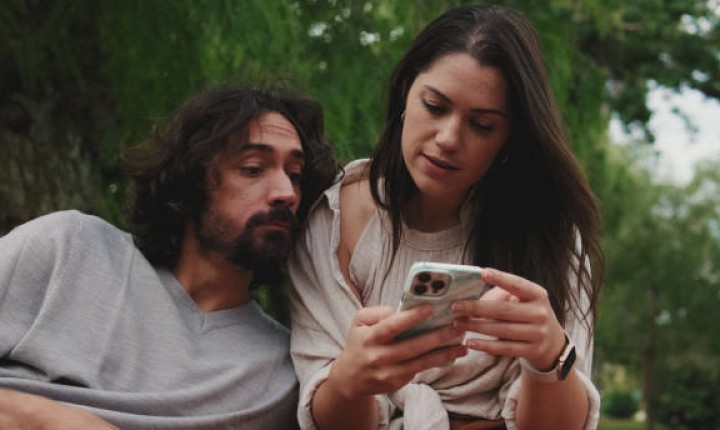 Mentirinhas de leve: proteção ou ameaça para a relação?