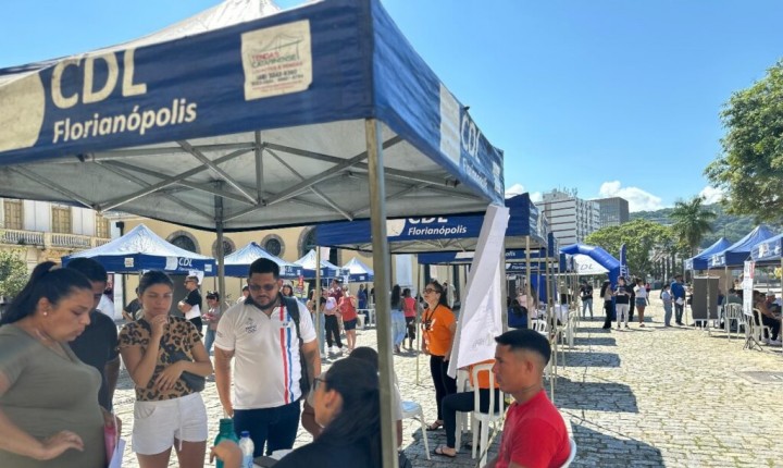 Feirão une vagas e acordos de dívidas