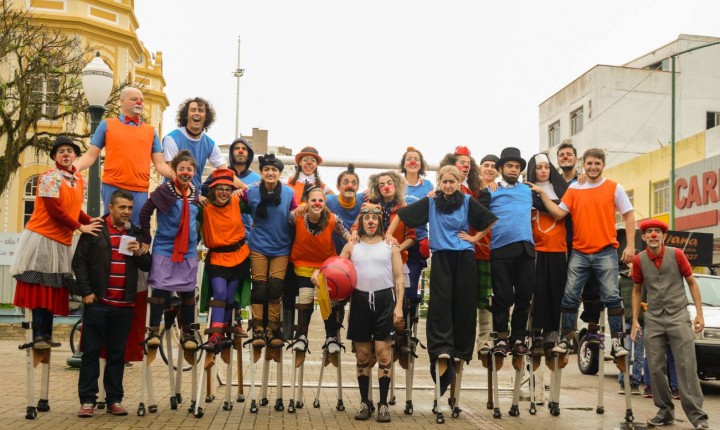 Ospália renasce e traz palhaçaria às ruas de Floripa