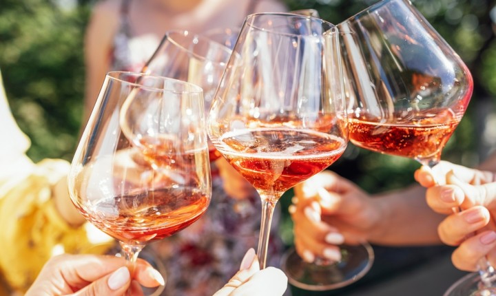 Veja por que o vinho rosé serve para tantas ocasiões