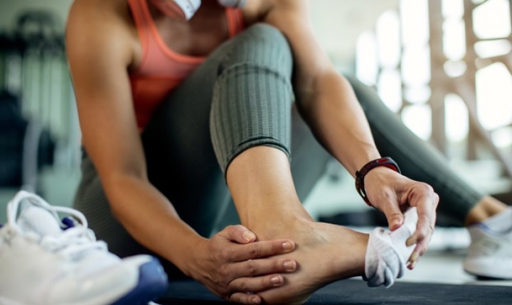 Por que os pés incham durante o frio?