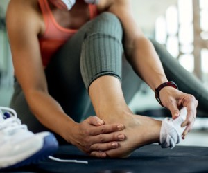 Por que os pés incham durante o frio?