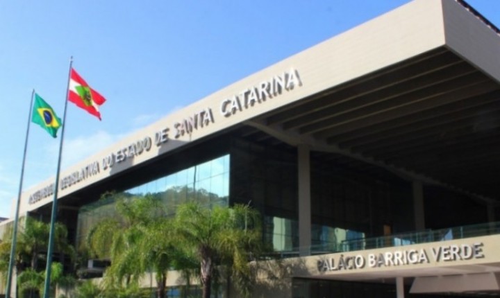 Alesc debate urgências sociais de SC