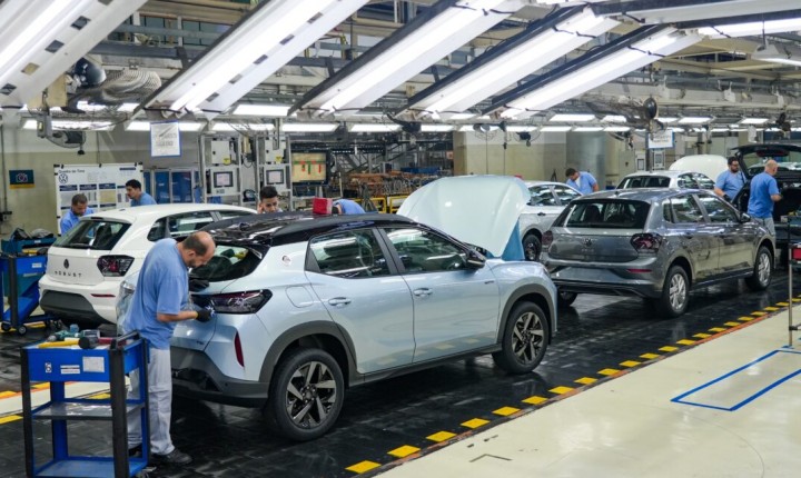 Produção de veículos desacelera e acende alerta