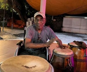 Show une artistas por músico catarinense