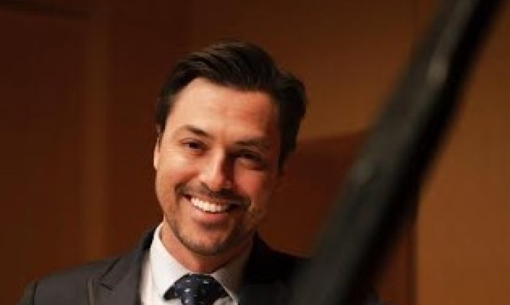 Camerata e pianista manezinho unem talento clássico