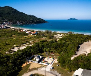 Pântano do Sul vira laboratório de brincadeiras criativas