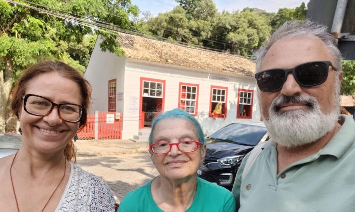 Rosana Bond lança livro sobre saga esquecida