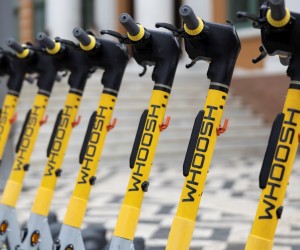 Blitz Educativa orienta uso correto de patinetes elétricas