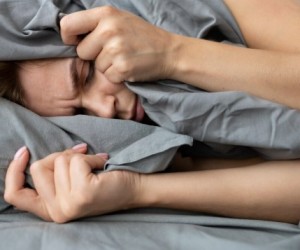 Dormir mal pode ser a causa da sua dor persistente