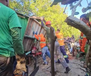 Casa irregular é demolida em área de preservação