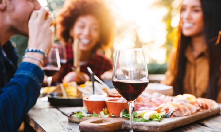 Uva Pinot Noir revela versatilidade da taça ao prato