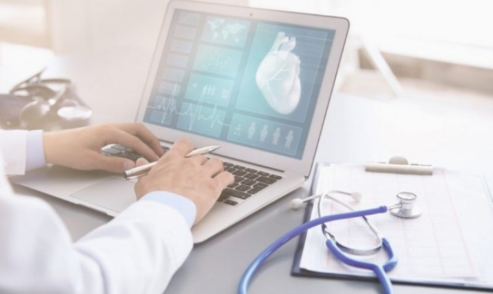 Idosos aderem à saúde digital na capital