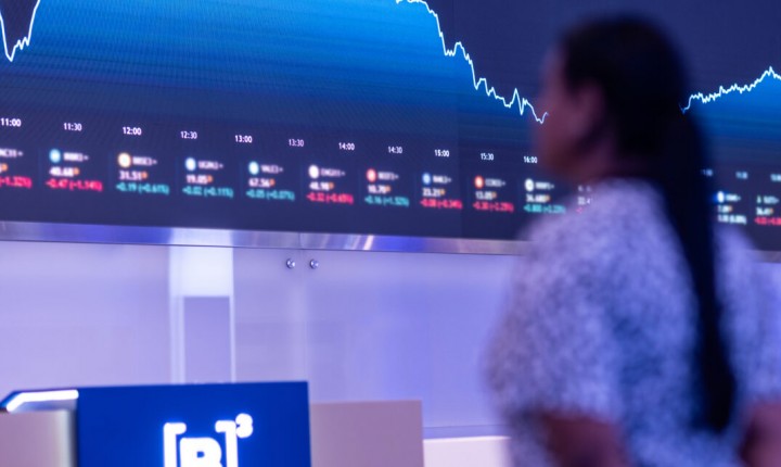 Financiamento de veículos registra leve recuo