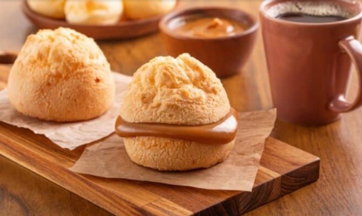 Pão de queijo ganha toque doce que conquista paladares