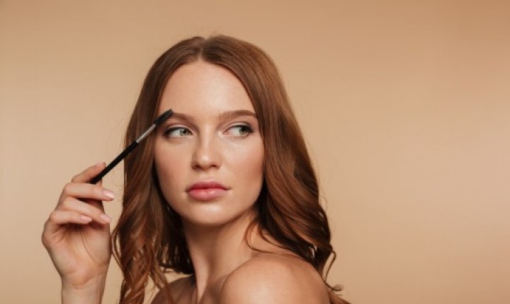 5 dicas de como cuidar das sobrancelhas em casa