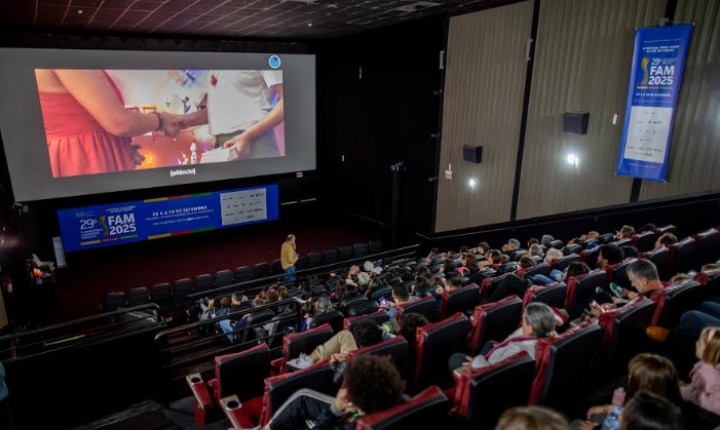 FAM 2025 transforma telas em espaço de encontro e aprendizado