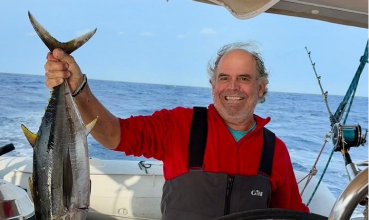 Manezinhos atravessam o oceano à vela