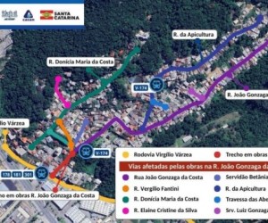 Trânsito fica restrito por obras de esgoto