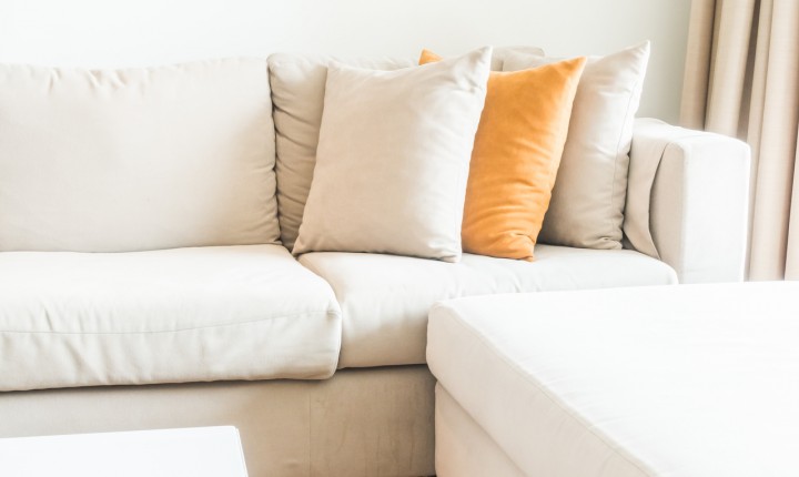 Dicas essenciais para manter o sofá sempre limpo e elegante